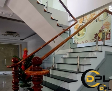 Thi Công Cầu Thang Lan Can Kính Cường Lực Tại Bến Tre