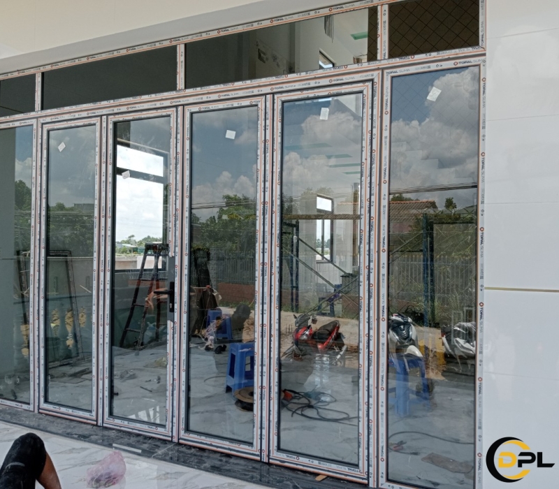 NHẬN LẮP CỬA NHÔM XINGFA CHỢ LÁCH