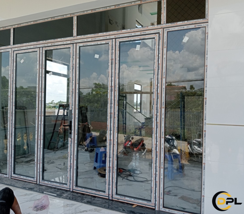 NHẬN LẮP CỬA NHÔM XINGFA CHỢ LÁCH
