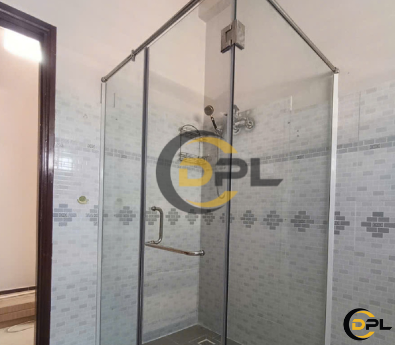 THI CÔNG VÁCH NGĂN KÍNH CƯỜNG LỰC NHÀ VỆ SINH