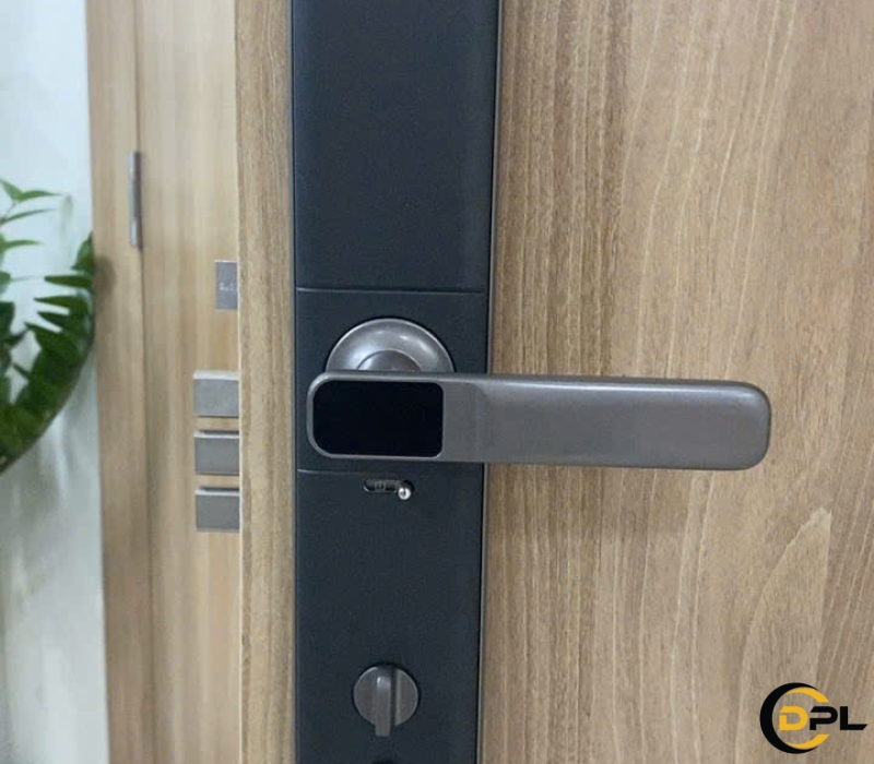 THI CÔNG KHÓA ĐIỆN TỬ DEMAX – GIẢI PHÁP AN TOÀN, TIỆN NGHI CHO CỬA HIỆN ĐẠI