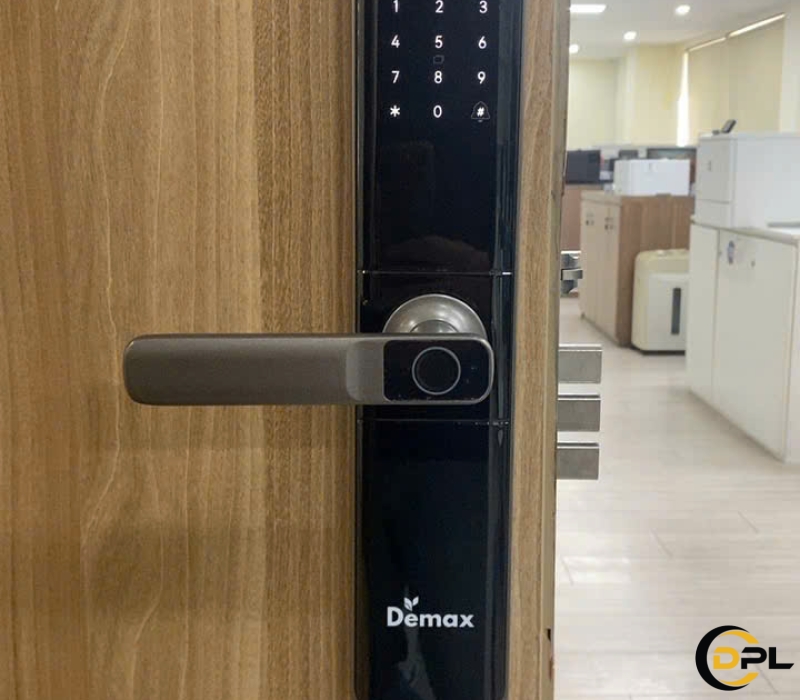 THI CÔNG KHÓA ĐIỆN TỬ DEMAX – GIẢI PHÁP AN TOÀN, TIỆN NGHI CHO CỬA HIỆN ĐẠI
