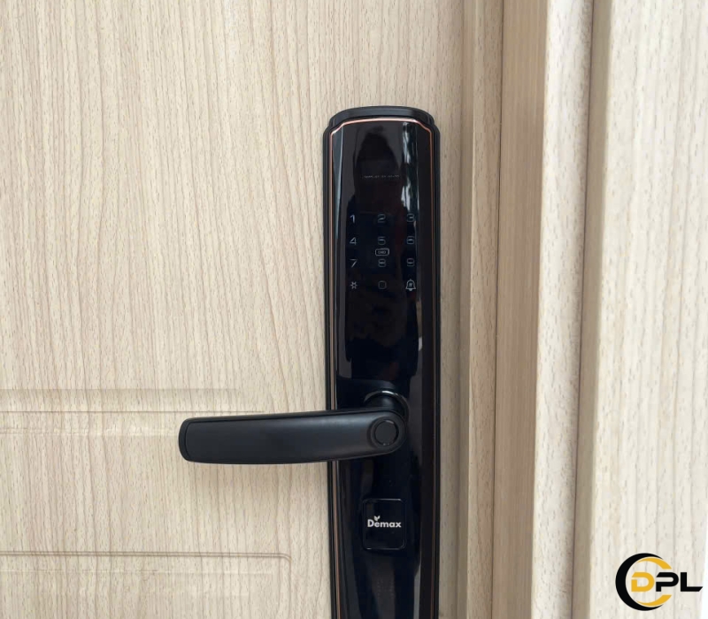 THI CÔNG KHÓA ĐIỆN TỬ DEMAX – GIẢI PHÁP AN TOÀN, TIỆN NGHI CHO CỬA HIỆN ĐẠI