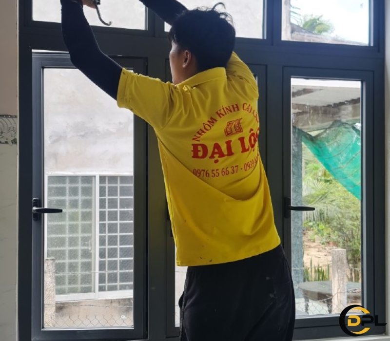 NHẬN LÀM CỬA NHÔM XINGFA BẾN TRE